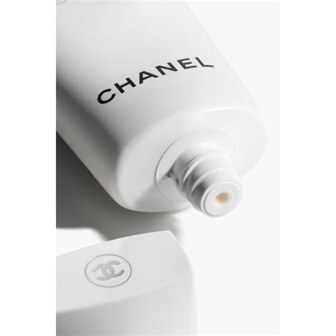 le blanc boutique chanel|chanel le blanc makeup remover.